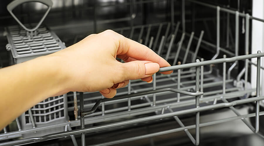 Pulling out dishwasher shelf